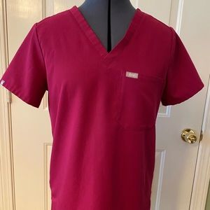 Magenta Figs top, one pocket